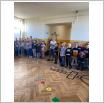 Galeria zdjęć: Apel klas 1-3 dotyczący bezpieczeństwa w Szkole Podstawowej im. Henryka Sienkiewicza w Gorzkowicach. Link otwiera powiększoną wersję zdjęcia.