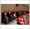 Galeria zdjęć: Mikołajki klasy 2a i 2c w Teatrze im. Adama Mickiewicza w Częstochowie - SP Gorzkowice. Link otwiera powiększoną wersję zdjęcia.