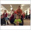 Galeria zdjęć: Mikołajkowa zabawa z Myszką Miki. Link otwiera powiększoną wersję zdjęcia.