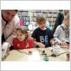 Galeria zdjęć: Biblioteczne przygotowania do świąt. Link otwiera powiększoną wersję zdjęcia.