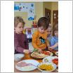 Galeria zdjęć: Międzynarodowych Dzień Pizzy w Samorządowym Klubie Dziecięcym w Gorzkowicach. Link otwiera powiększoną wersję zdjęcia.