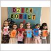 Galeria zdjęć: Dzień Kobiet w Przedszkolu Samorządowym. Link otwiera powiększoną wersję zdjęcia.