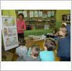 Galeria zdjęć: Wizyta w bibliotece szkolnej. Link otwiera powiększoną wersję zdjęcia.