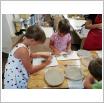 Galeria zdjęć: Motywy ludowe w ceramice- Biblioteka w Gorzkowicach realizuje kolejny etap 