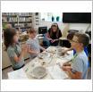 Galeria zdjęć: Motywy ludowe w ceramice- Biblioteka w Gorzkowicach realizuje kolejny etap 