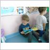 Galeria zdjęć: Lekcja biblioteczna w grupach Pszczółki i Muchomorki w Przedszkolu Samorządowym. Link otwiera powiększoną wersję zdjęcia.