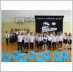 Galeria zdjęć: Ślubowanie uczniów klas pierwszych oraz zaprzysiężenie Samorządu Uczniowskiego - SP w Gorzkowicach. Link otwiera powiększoną wersję zdjęcia.