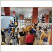 Galeria zdjęć: Spotkanie z uczniami klas drugich z okazji Światowego Dnia Pluszowego Misia ? biblioteka SP w Gorzkowicach. Link otwiera powiększoną wersję zdjęcia.