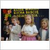 Galeria zdjęć: Dzień Babci i Dziadka w grupie Pszczółki i Motylki w Przedszkolu Samorządowym. Link otwiera powiększoną wersję zdjęcia.