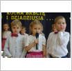 Galeria zdjęć: Dzień Babci i Dziadka w grupie Pszczółki i Motylki w Przedszkolu Samorządowym. Link otwiera powiększoną wersję zdjęcia.