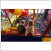 Galeria zdjęć: Wycieczka dzieci z Przedszkola Samorządowego w Gorzkowicach do sali zabaw Fun City Centrum Edukacyjno Rozrywkowe w Piotrkowie Trybunalskim. Link otwiera powiększoną wersję zdjęcia.