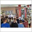 Galeria zdjęć: Międzynarodowy Dzień Książki dla Dzieci w bibliotece szkolnej - SP Gorzkowice. Link otwiera powiększoną wersję zdjęcia.
