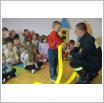 Galeria zdjęć: Strażacy z wizytą w Przedszkolu Samorządowym w Gorzkowicach. Link otwiera powiększoną wersję zdjęcia.