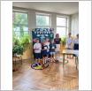 Galeria zdjęć: Podsumowanie osiągnięć uczniów i bezpieczeństwo w czasie wakacji – apele w Szkole Podstawowej w Gorzkowicach. Link otwiera powiększoną wersję zdjęcia.