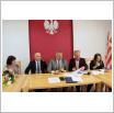 Galeria zdjęć: Podpisanie dwóch umów inwestycyjnych w Urzędzie Gminy Gorzkowice. Link otwiera powiększoną wersję zdjęcia.