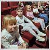 Galeria zdjęć: Wyjazd dzieci z Przedszkola Samorządowego w Gorzkowicach na spektakl teatralny „Lokomotywa Pana Tuwima”. Link otwiera powiększoną wersję zdjęcia.
