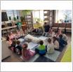 Galeria zdjęć: Warsztaty dla dzieci z Przedszkola Samorządowego w Gminnej Bibliotece Publicznej. Link otwiera powiększoną wersję zdjęcia.