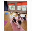 Galeria zdjęć: Zajęcia dodatkowe „ćwiczenia ruchowe -joga dla dzieci” w Przedszkolu Samorządowym w Gorzkowicach. Link otwiera powiększoną wersję zdjęcia.