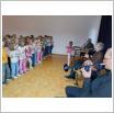 Galeria zdjęć: Występ Artystów Filharmonii Łódzkiej w Przedszkolu Samorządowym w Gorzkowicach. Link otwiera powiększoną wersję zdjęcia.