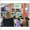 Galeria zdjęć: Światowy Dzień Książki i Praw Autorskich w bibliotece szkolnej - SP Gorzkowice. Link otwiera powiększoną wersję zdjęcia.
