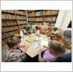 Galeria zdjęć: ,,W królestwie książek '' - Wizyta przedszkolaków w bibliotece szkolnej SP Krzemieniewice. Link otwiera powiększoną wersję zdjęcia.