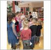 Galeria zdjęć: Biblioteka ze Szkoły Podstawowej im. Henryka Sienkiewicza w Gorzkowicach zaprosiła przedszkolaki do świata baśni. Link otwiera powiększoną wersję zdjęcia.