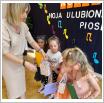 Galeria zdjęć: KONKURS WOKALNY „Moja ulubiona piosenka” w Przedszkolu Samorządowym w Gorzkowicach. Link otwiera powiększoną wersję zdjęcia.